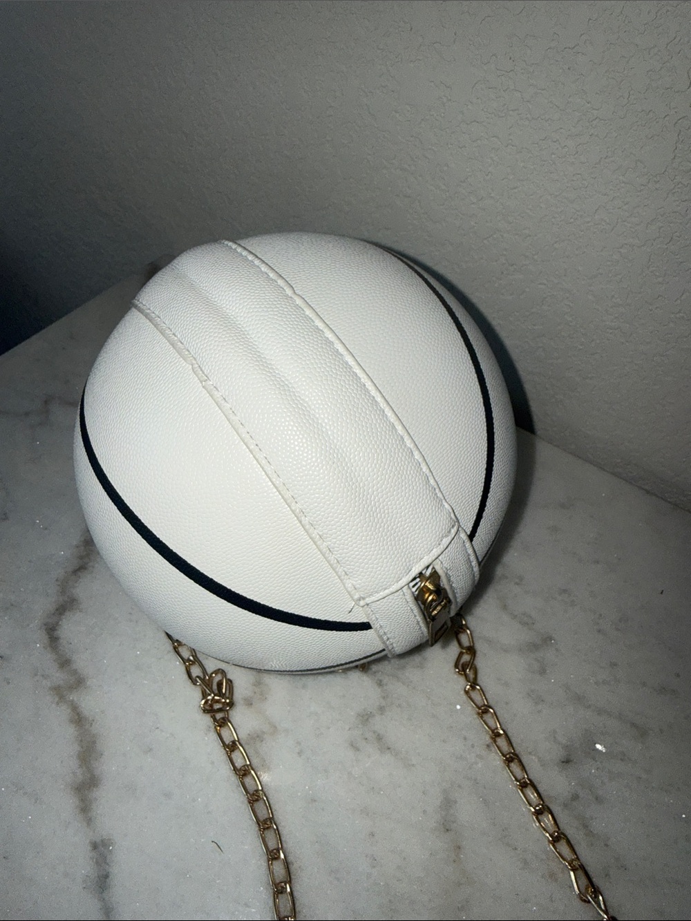 White Basketball-Shaped Crossbody Bag with Gold Crossbody Chain-GUC!! π - Picture 4 of 8